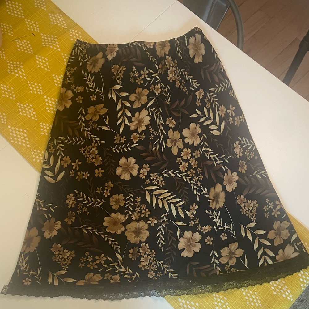 90’s lace trim skirt